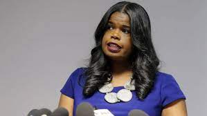 Chicago crime: State's Attorney Kim Foxx mulls changes to retail theft  felony policy | Crain's Chicago Business